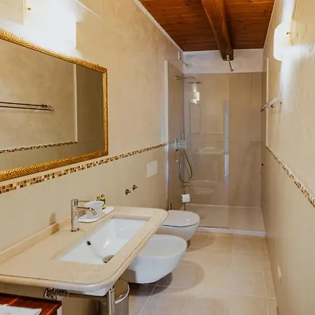 Alle Pendici Del Conero Сироло